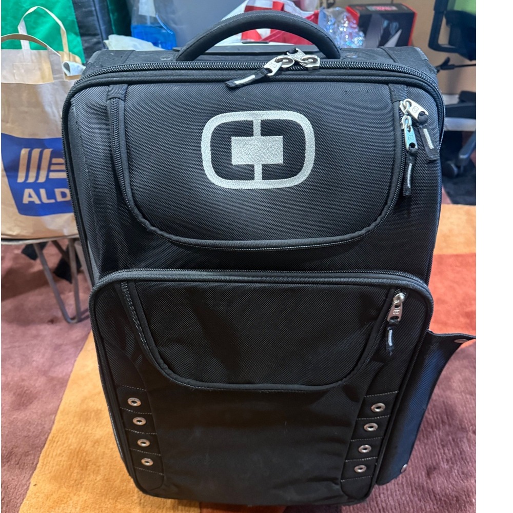 OGIO Black Rolling Suitcase Softshell Upright Travel Bag with Telescoping Handle